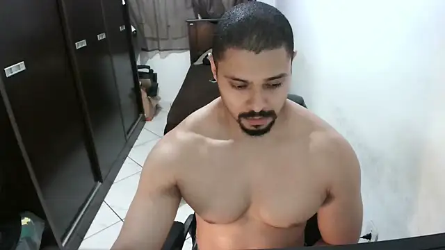 Snapshot of Brian_Aries chatting on September 20, 2:00 am Brian Aries online show from September 20, 2:00 am