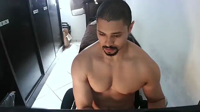 Snapshot of Brian_Aries chatting on September 15, 3:46 pm Brian Aries online show from September 15, 3:46 pm