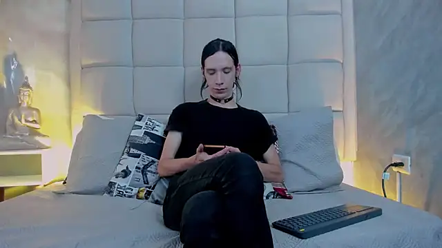 Hecatee 77 online show from November 5, 8:00 pm