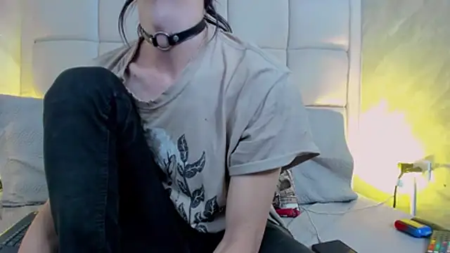 Hecatee 77 online show from November 7, 8:01 pm