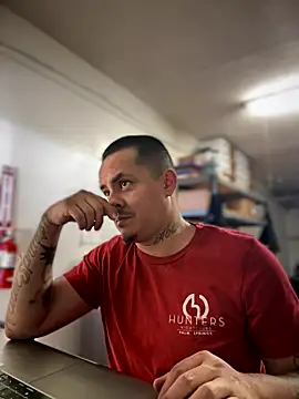 PeterGrandee online show from December 2, 9:15 pm