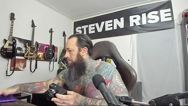 StevenRiseNYC online show from December 31, 10:12 pm