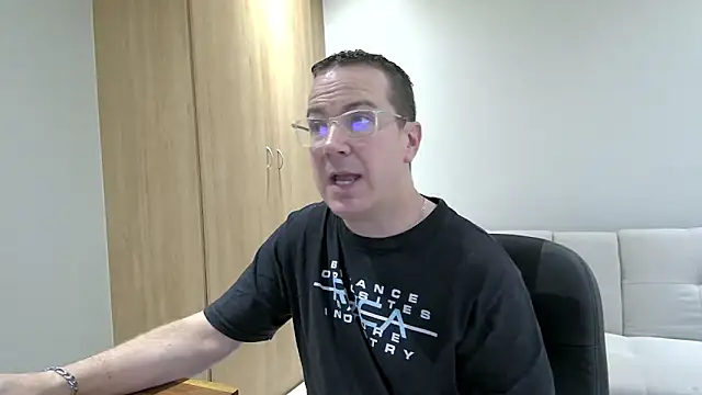 BrettJ81 online show from January 6, 2:58 pm