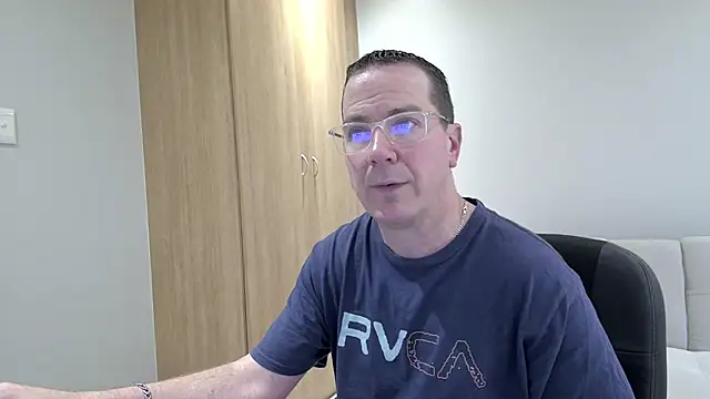 BrettJ81 online show from September 28, 1:09 pm