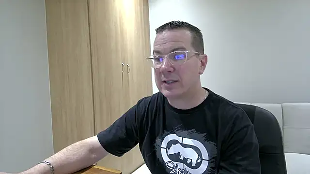 BrettJ81 online show from March 13, 5:28 pm