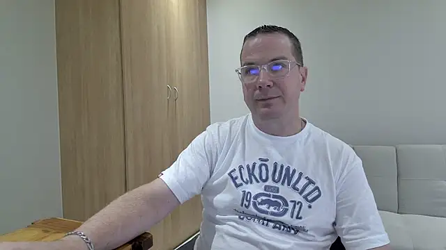 BrettJ81 online show from December 17, 2:13 pm