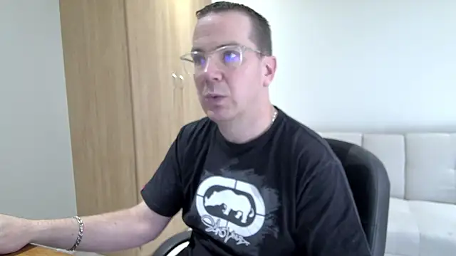 BrettJ81 online show from September 19, 1:44 pm