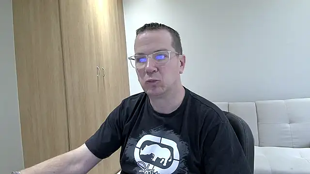 BrettJ81 online show from October 13, 3:07 pm