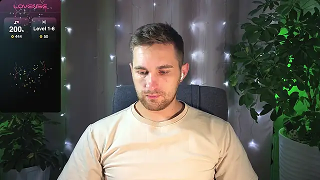 Snapshot of Sweeet__boy chatting on February 5, 11:17 pm Sweeet  boy online show from February 5, 11:17 pm