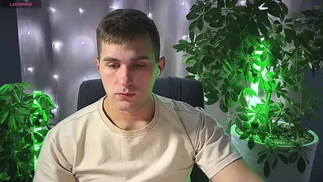 Snapshot of Sweeet__boy chatting on February 22, 4:40 am Sweeet  boy online show from February 22, 4:40 am