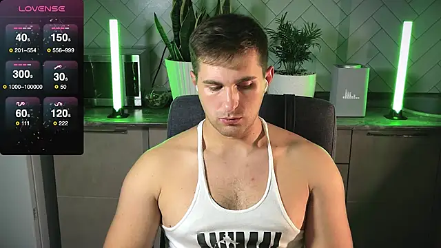 Snapshot of Sweeet__boy chatting on December 24, 6:17 pm Sweeet  boy online show from December 24, 6:17 pm