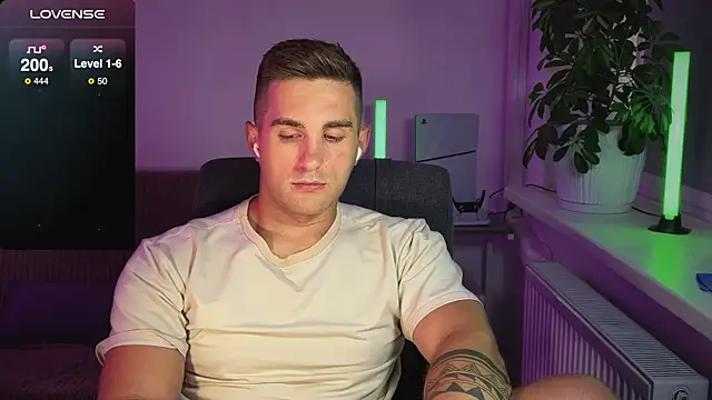 Snapshot of Sweeet__boy chatting on September 10, 1:43 pm Sweeet  boy online show from September 10, 1:43 pm