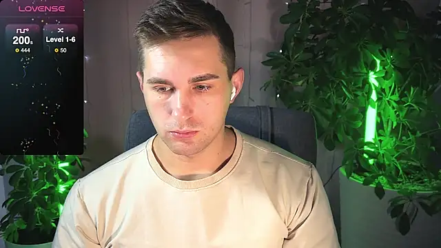 Snapshot of Sweeet__boy chatting on February 23, 7:06 am Sweeet  boy online show from February 23, 7:06 am