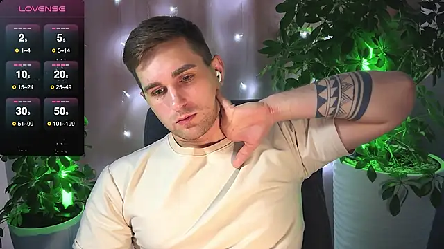 Snapshot of Sweeet__boy chatting on February 25, 5:15 pm Sweeet  boy online show from February 25, 5:15 pm