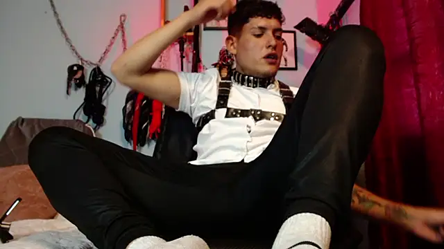 dom2travelersss online show from February 2, 2:58 pm