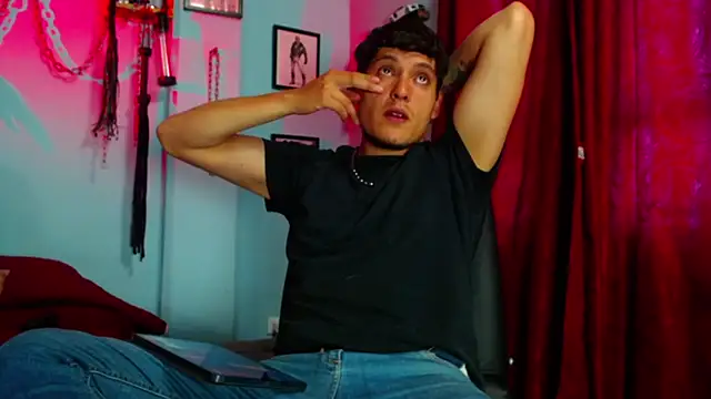 dom2travelersss online show from March 25, 2:54 pm