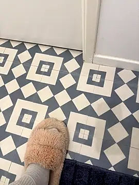 whose17 online show from November 21, 1:26 am